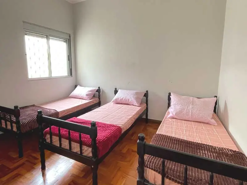 Quarto adaptado para idosos na Casa de Repouso Lar Moreira