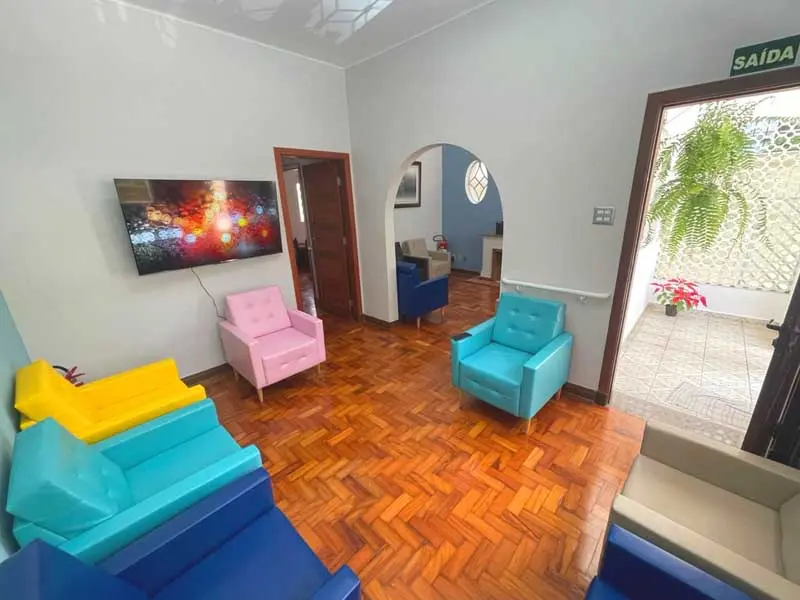 Sala de estar ampla da Casa de Repouso Lar Moreira